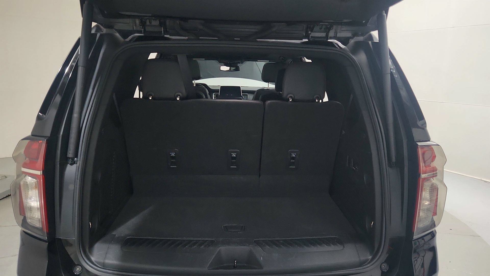 Certified 2023 Chevrolet Tahoe LT w/ Luxury Package AWD/4WD image 27