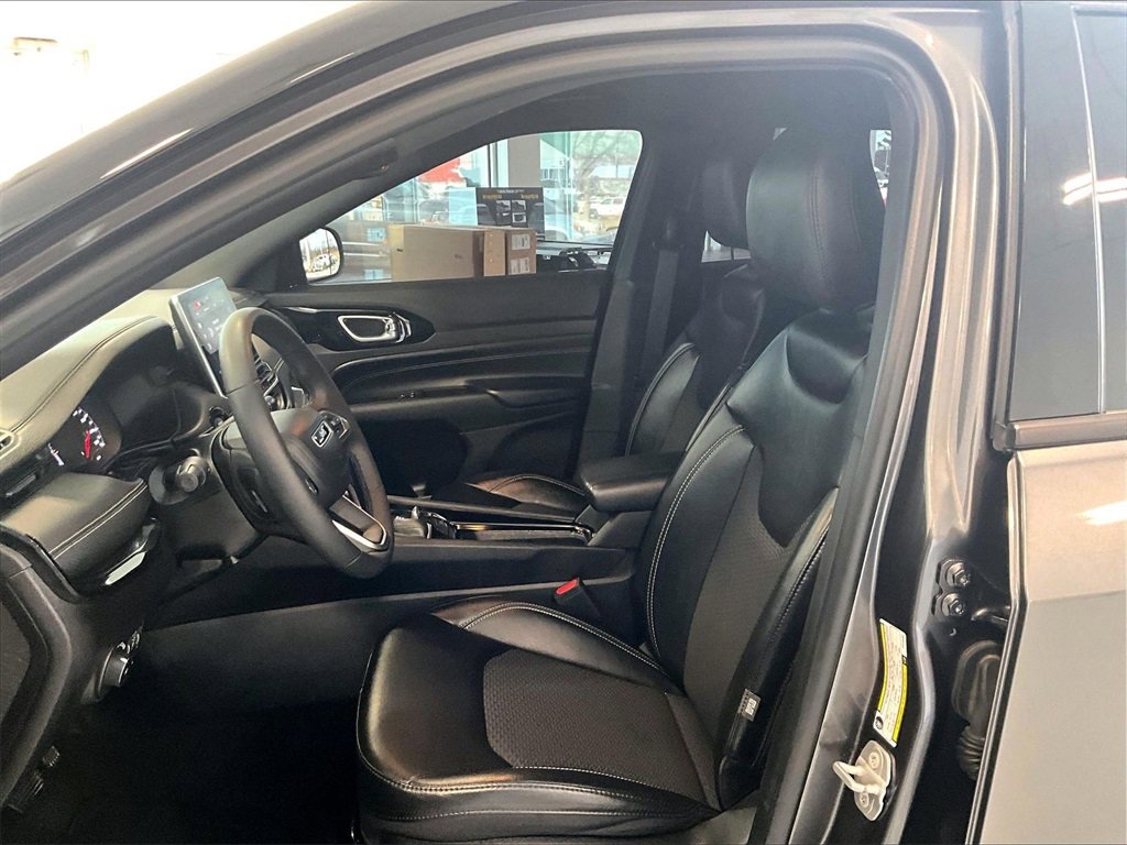 Used 2023 Jeep Compass Altitude image 10