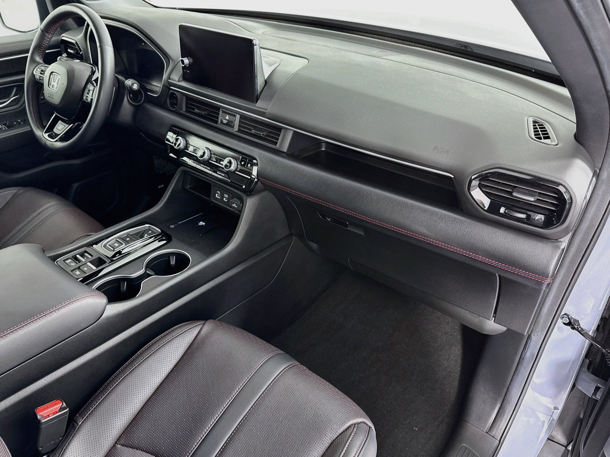 Certified 2025 Honda Pilot Black Edition image 32