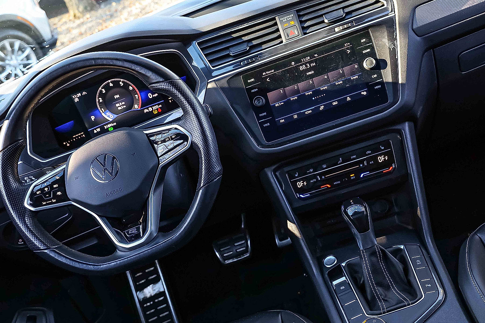 Used 2022 Volkswagen Tiguan SE R-Line image 20