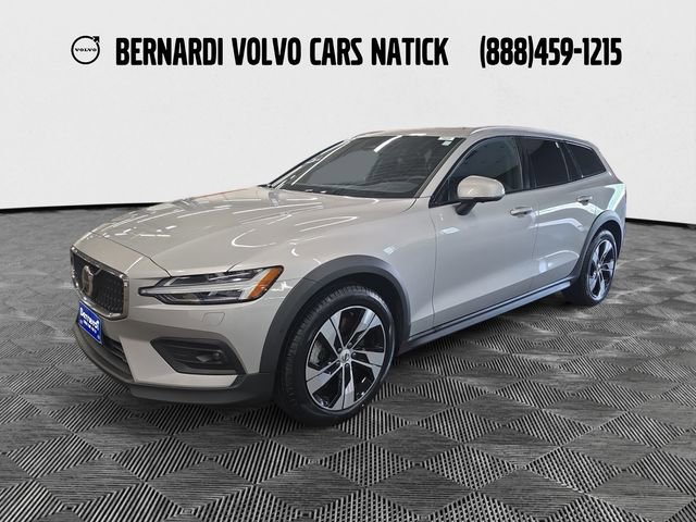 Certified 2025 Volvo V60 B5 Cross Country Plus AWD/4WD image 1