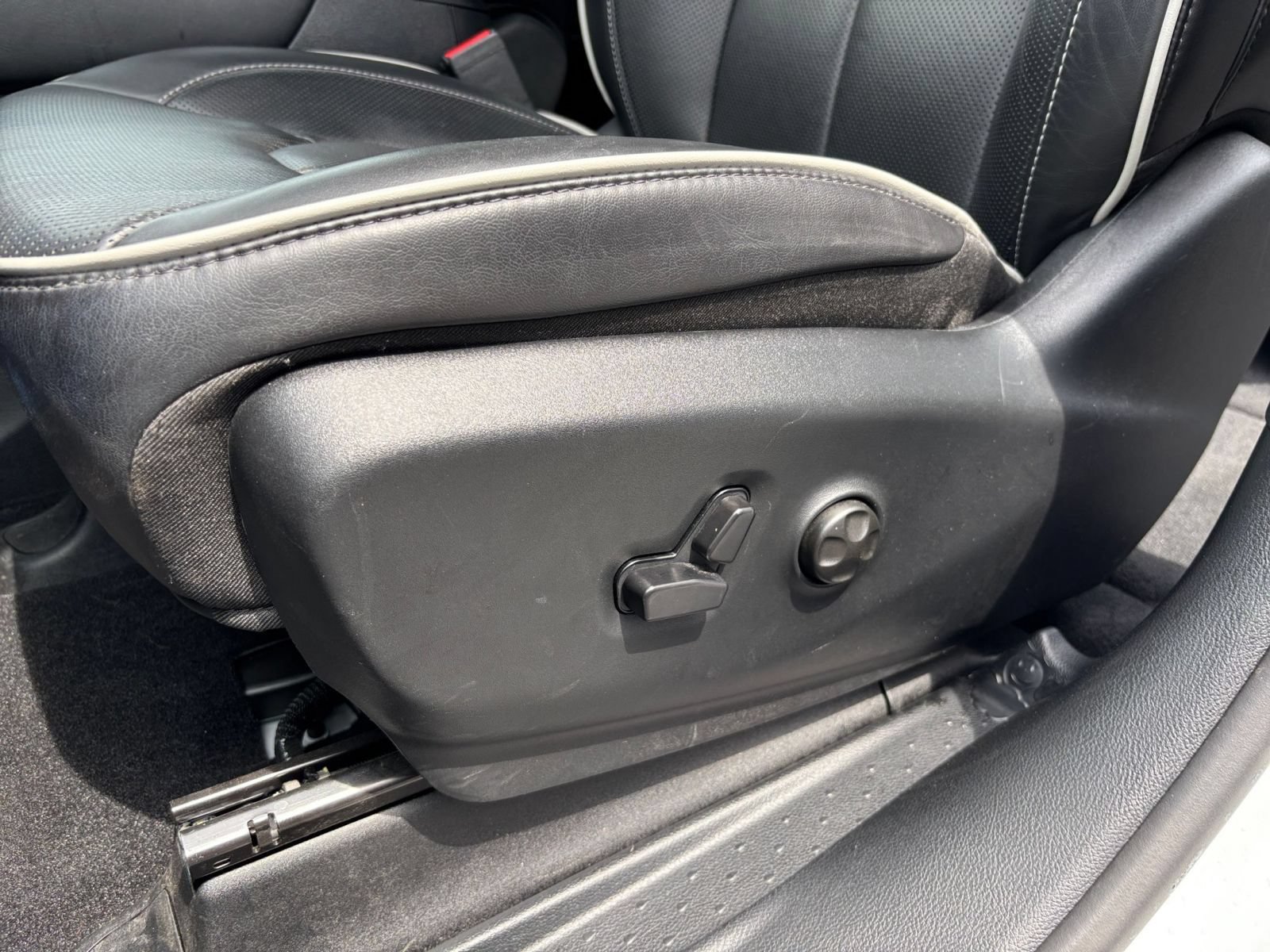 Used 2025 Chrysler Pacifica Limited FWD image 22
