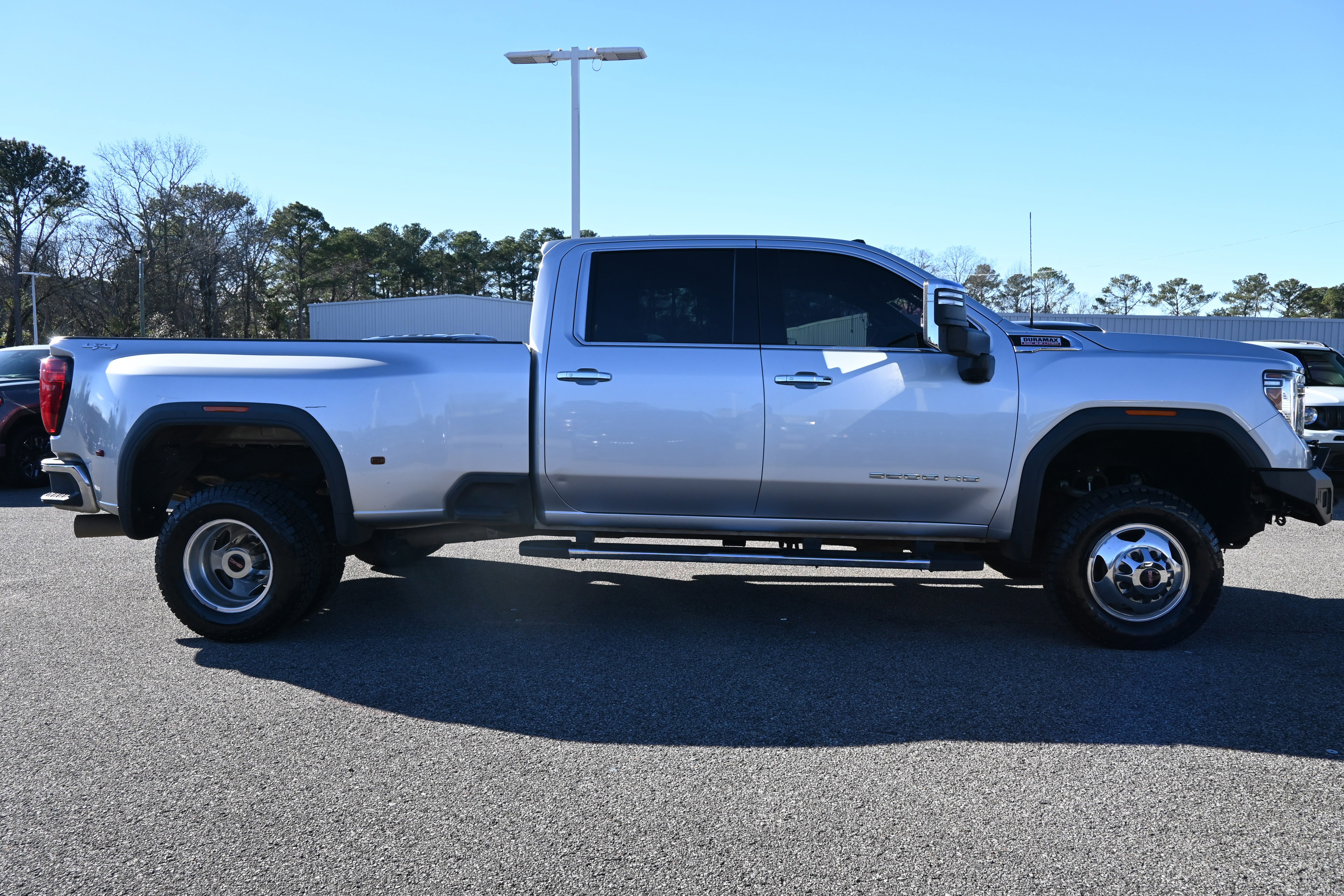 Used 2021 GMC Sierra 3500 SLT w/ SLT Convenience Package image 12