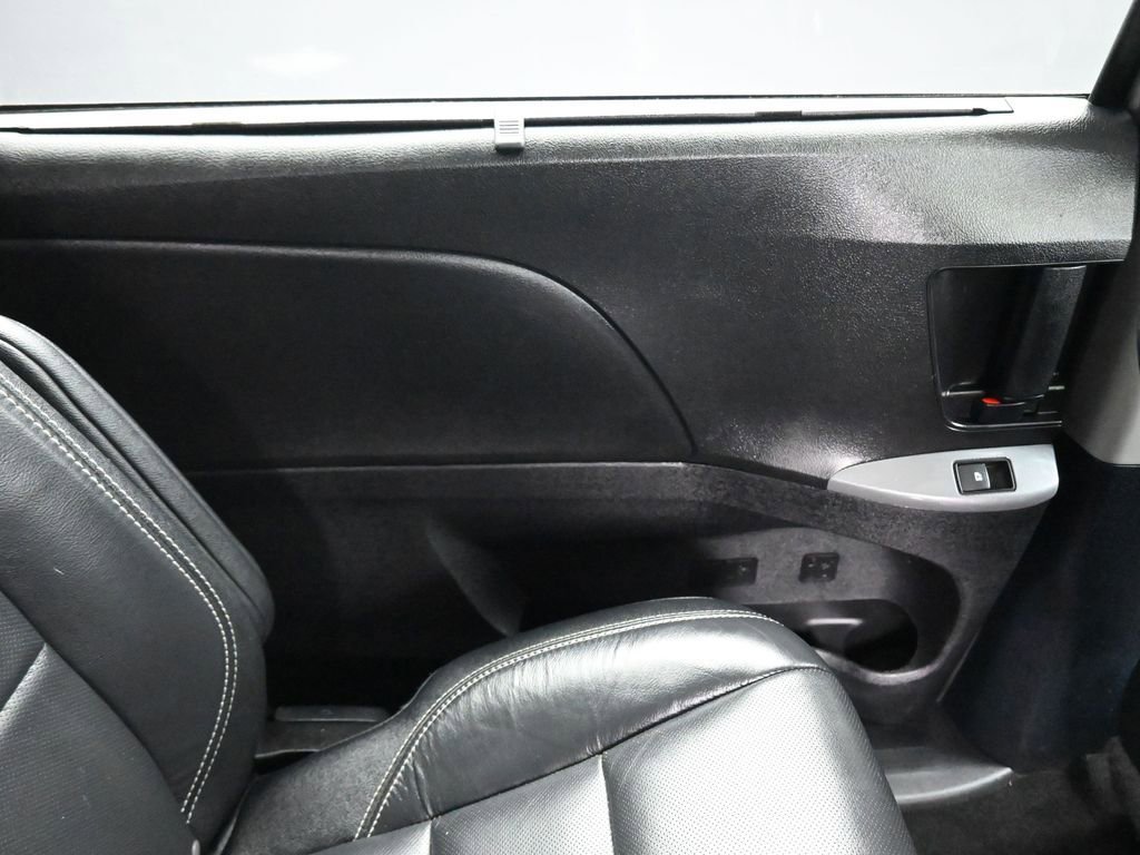 Used 2017 Toyota Sienna SE w/ SE Preferred Package image 45