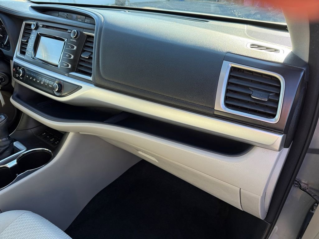 Certified 2016 Toyota Highlander LE image 13