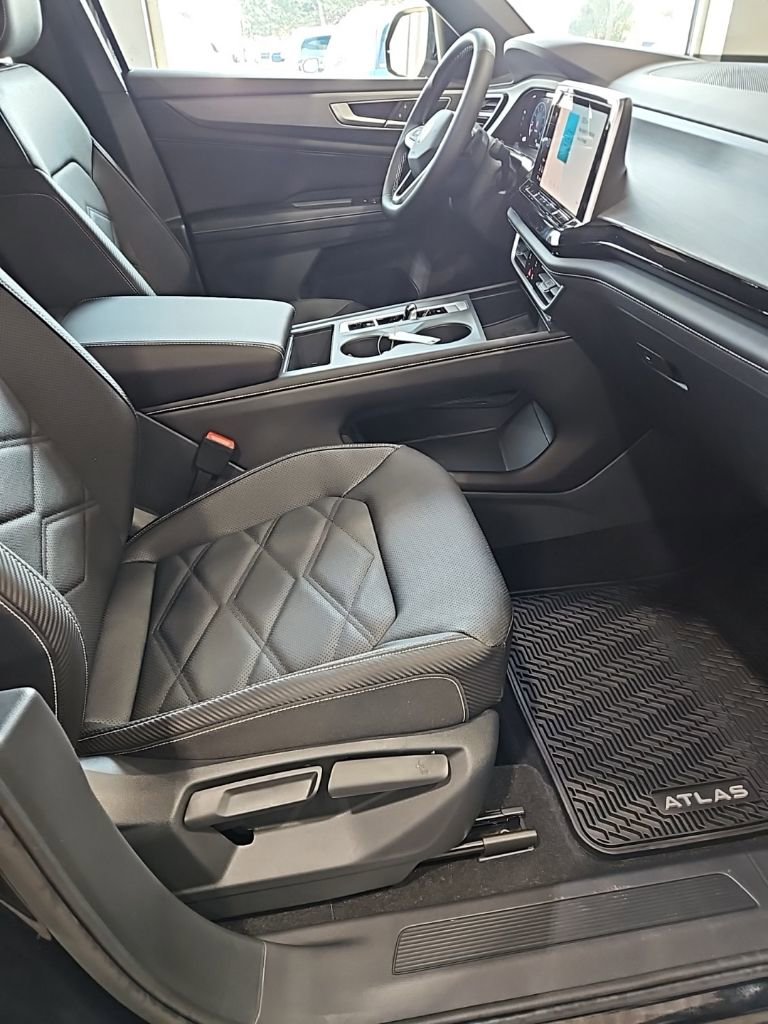 New 2026 Volkswagen Atlas Cross Sport SE image 13