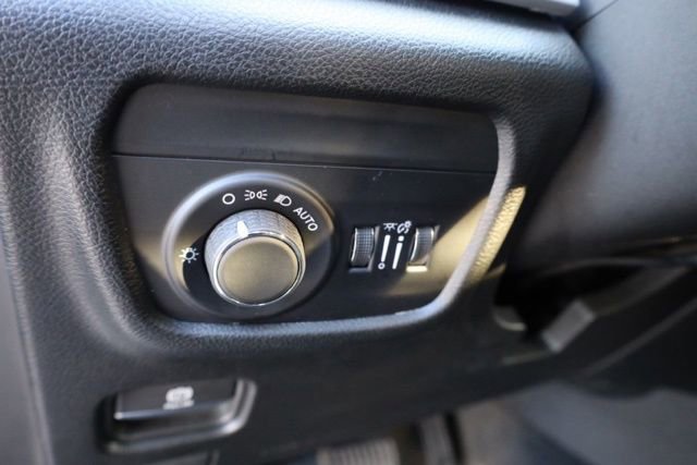 Used 2023 Jeep Grand Cherokee Laredo image 18