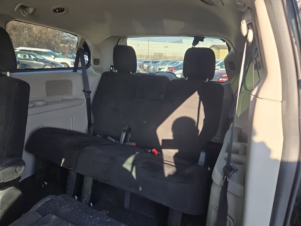 Used 2016 Dodge Grand Caravan SXT w/ Rear Park Assist Package image 11