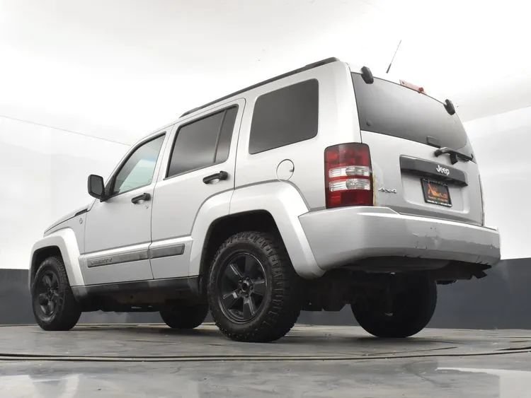 Used 2011 Jeep Liberty Sport w/ Popular Equipment Group AWD/4WD image 12