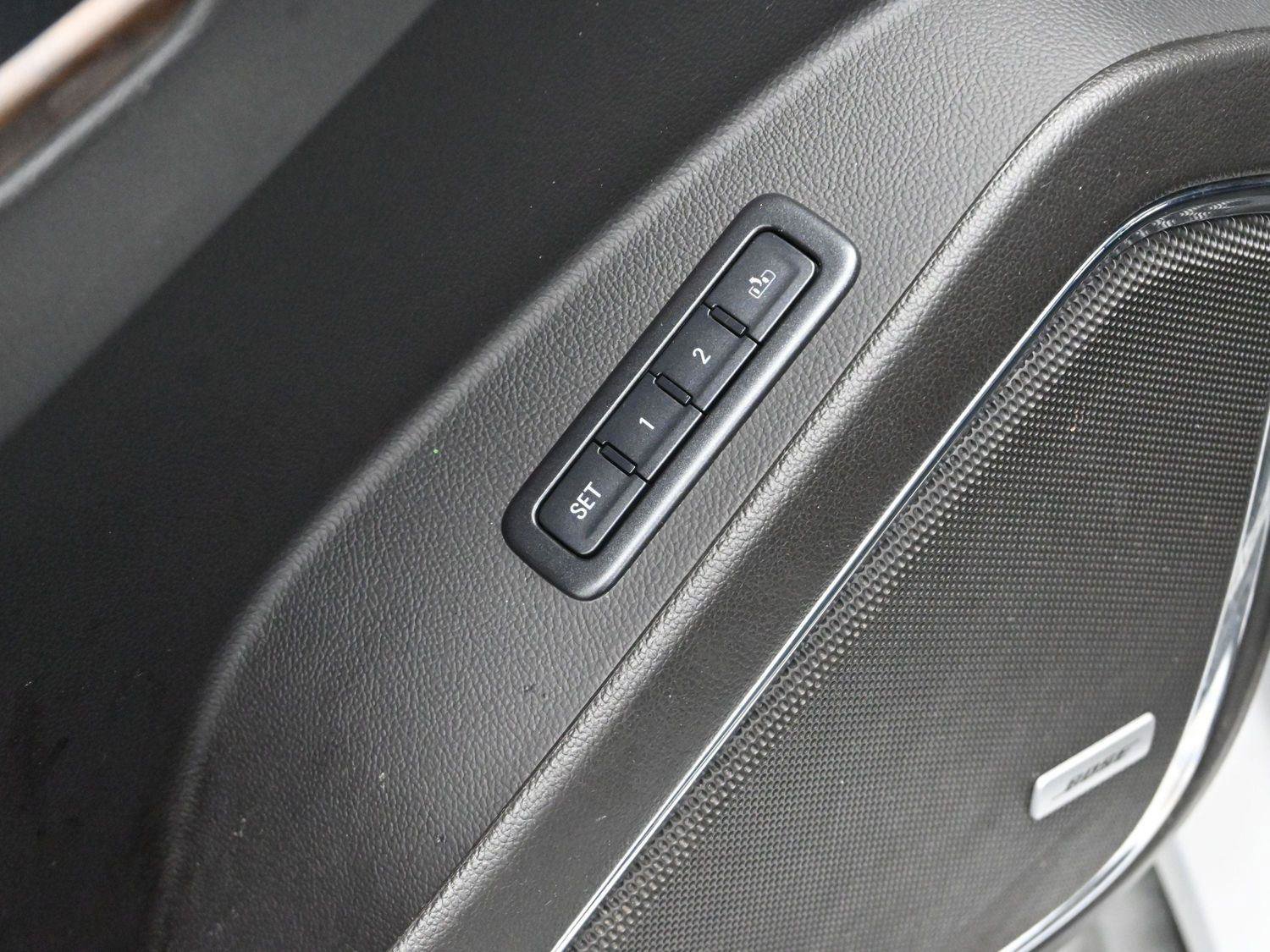 Used 2015 Chevrolet Suburban LT image 14