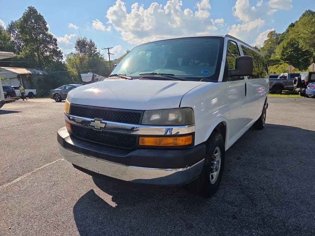 Used 2010 Chevrolet Express 3500 LT w/ LT Preferred Equipment Group RWD image 2