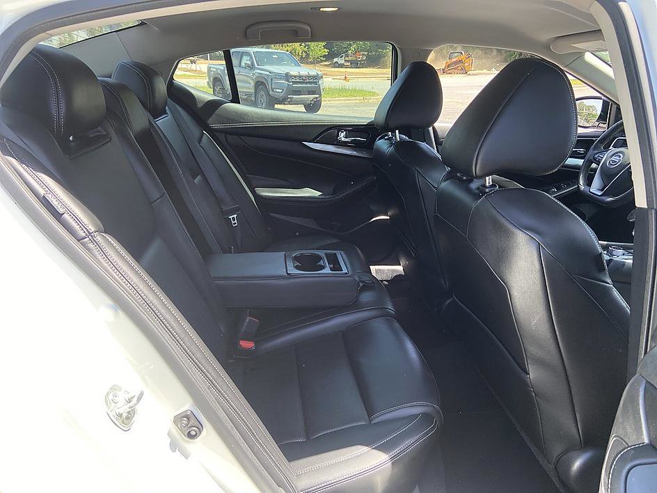 Used 2020 Nissan Maxima 3.5 SV w/ Floor Mat Group FWD image 3
