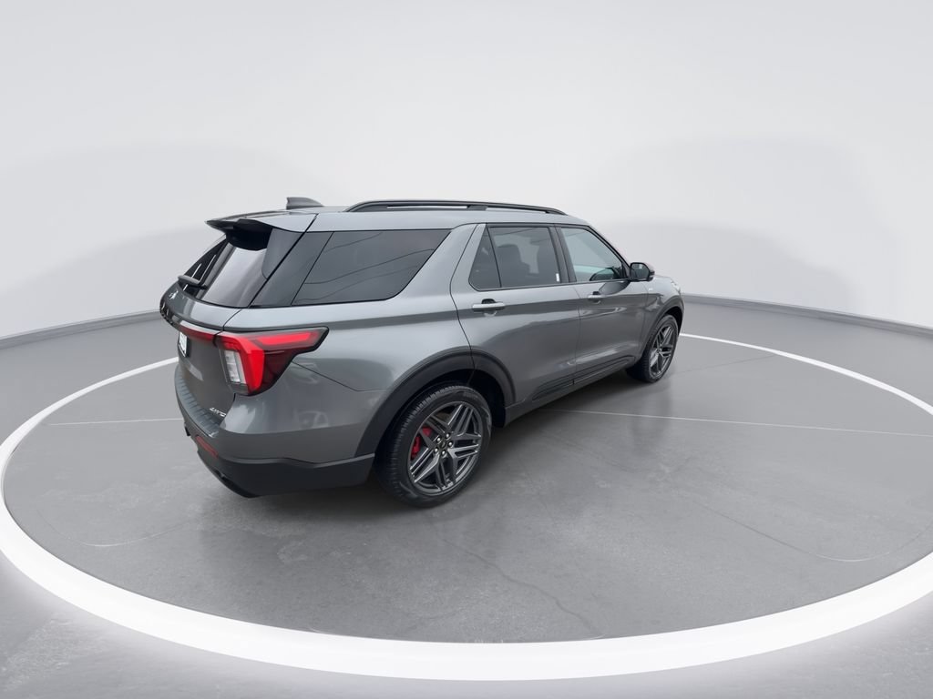 Used 2025 Ford Explorer ST-Line w/ ST-Line Street Pack AWD/4WD image 9