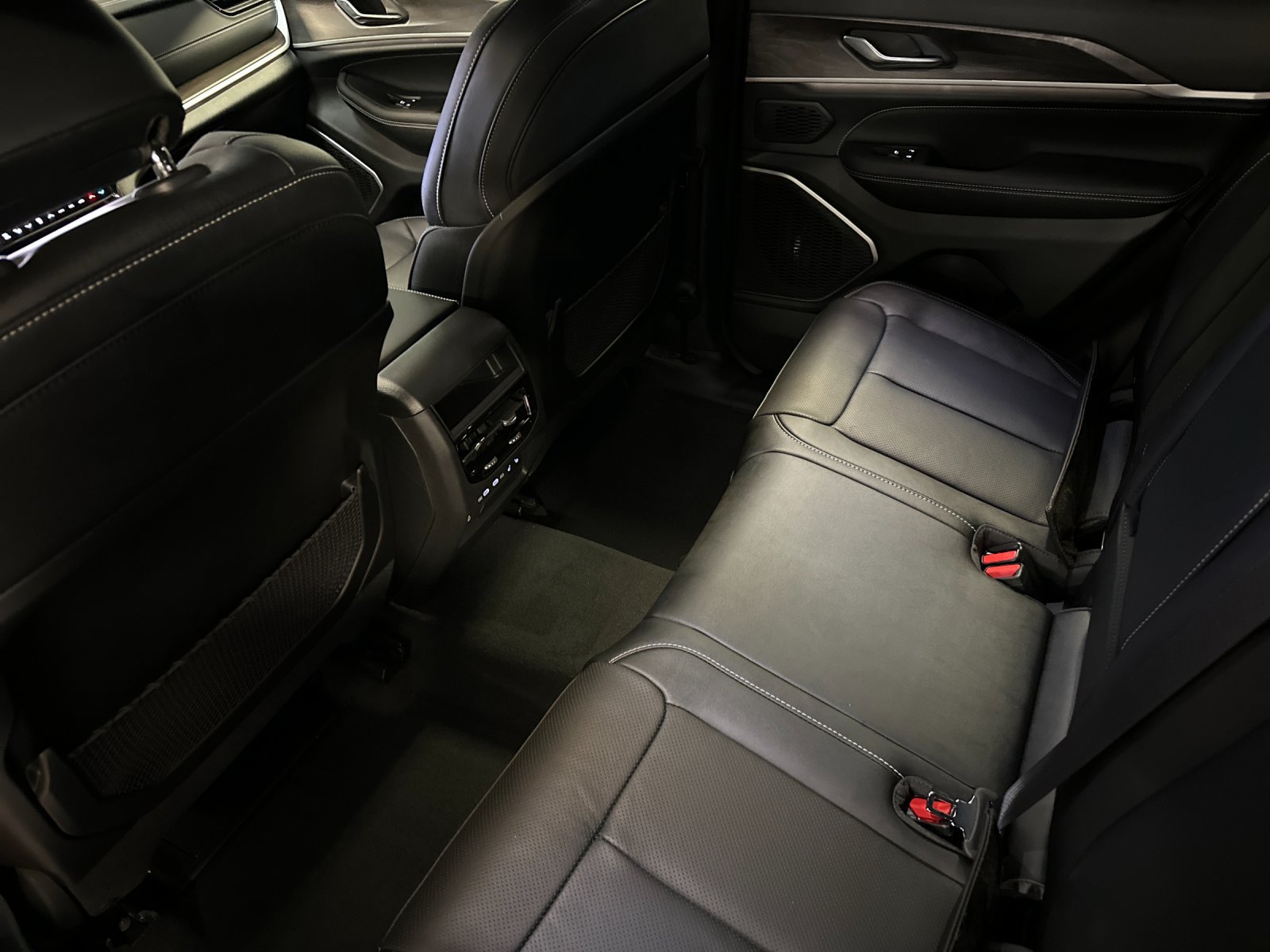 New 2026 Jeep Grand Cherokee Limited AWD/4WD image 11