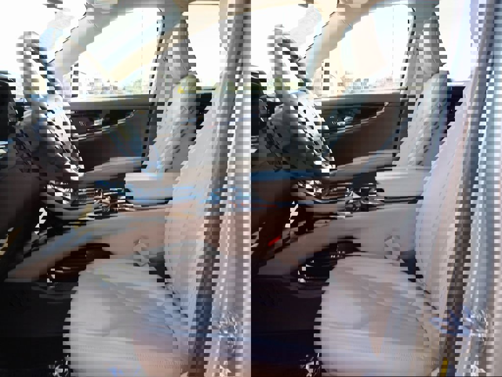 Used 2023 Lincoln Nautilus Reserve w/ Equipment Group 201A image 24