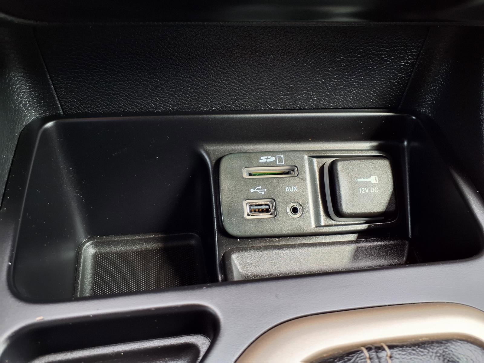 Used 2015 Jeep Cherokee Latitude FWD image 10