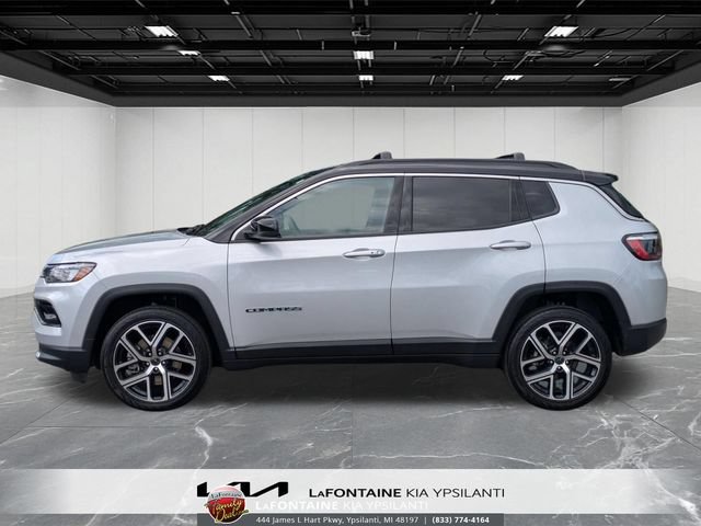 Used 2025 Jeep Compass Limited AWD/4WD image 2