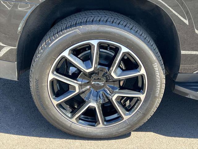 Used 2025 Chevrolet Suburban RST w/ Comfort Package image 8