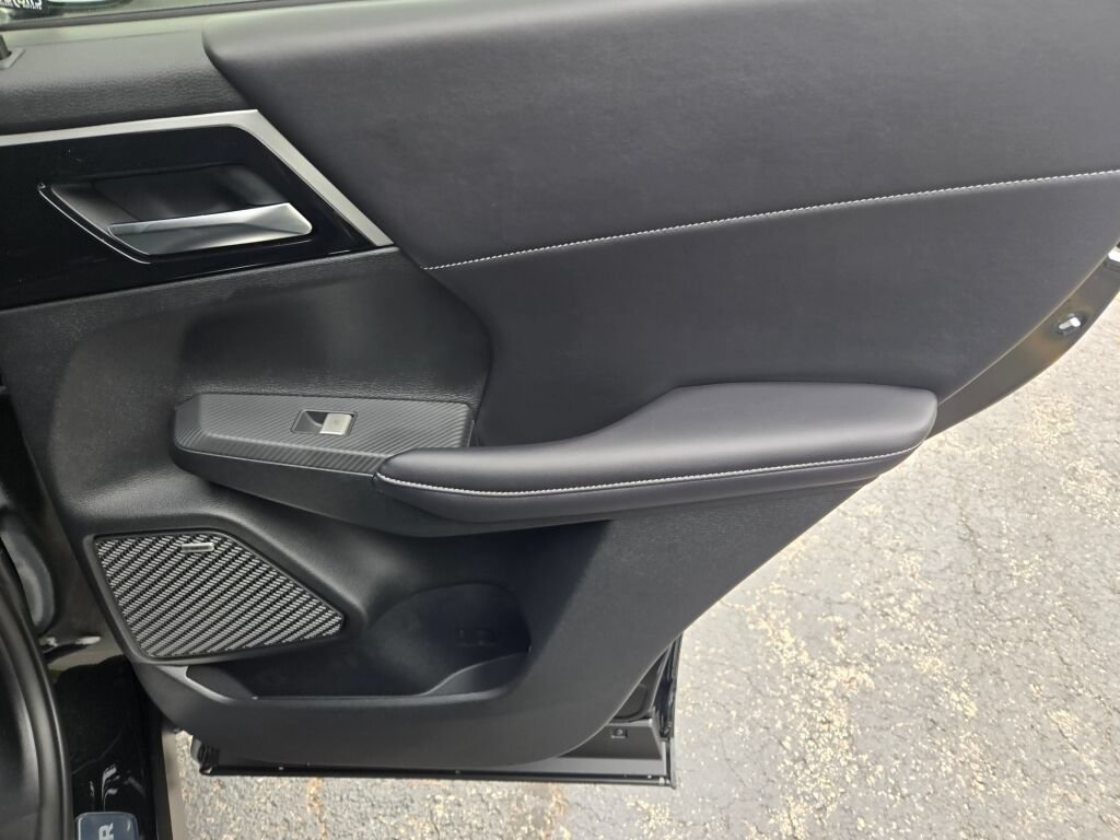 New 2026 Mitsubishi Outlander LE AWD/4WD image 8