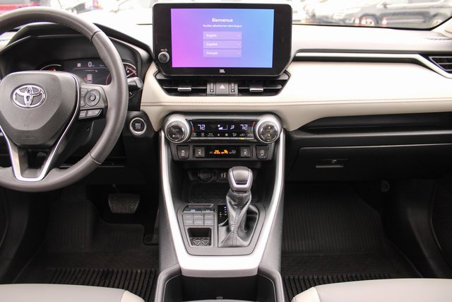 Used 2023 Toyota RAV4 XLE Premium image 18