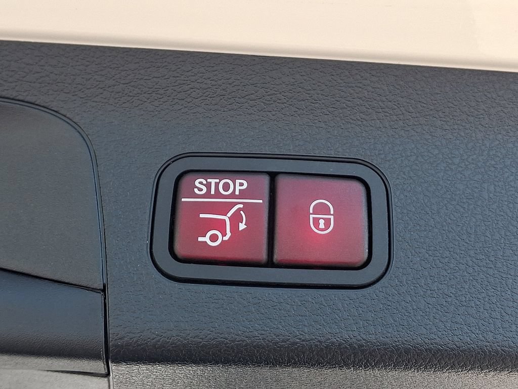Used 2024 Mercedes-Benz GLS 450 4MATIC image 30