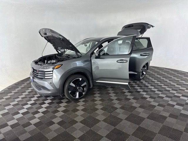 Used 2025 Nissan Kicks SR FWD image 12