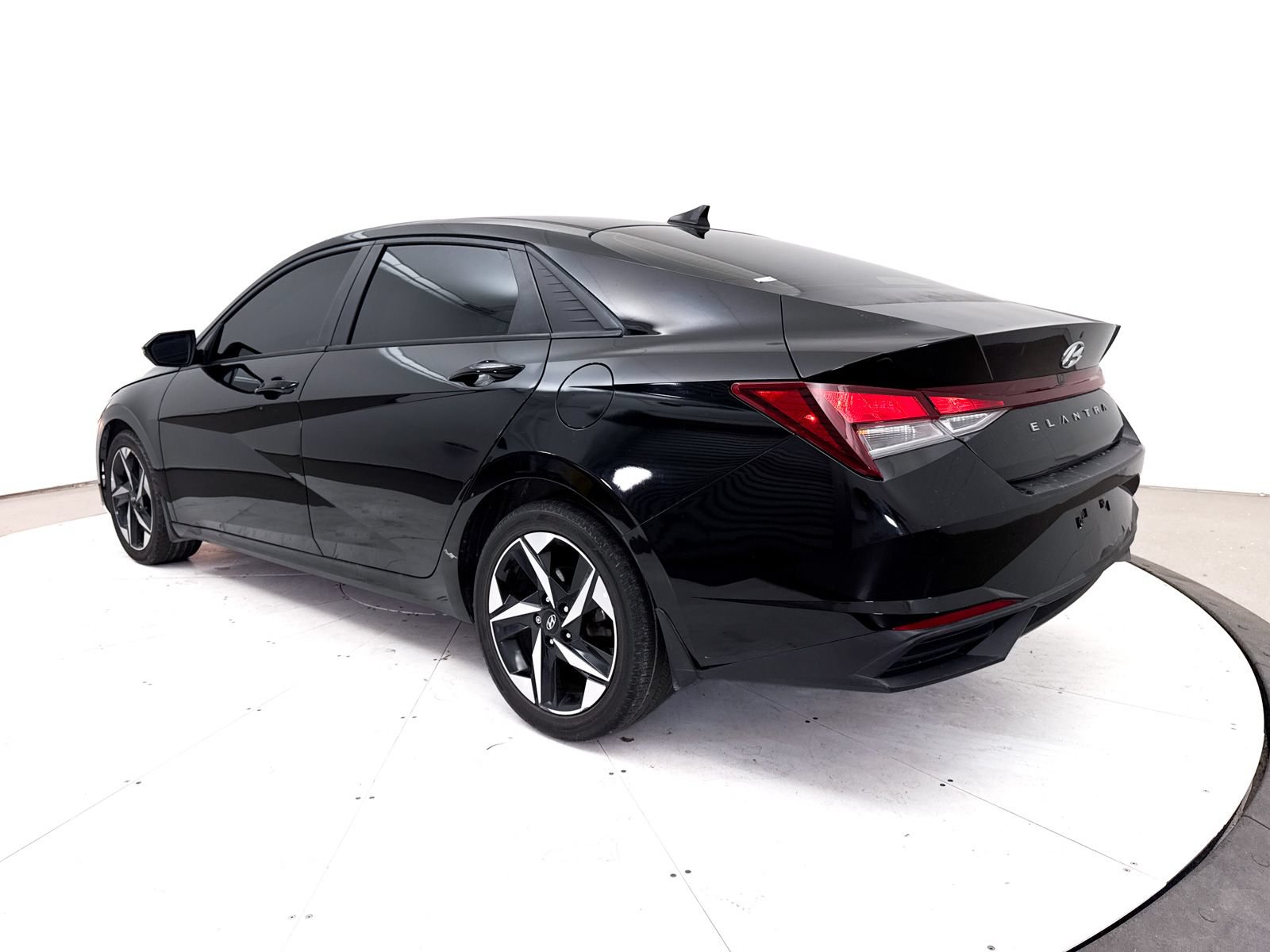 Used 2023 Hyundai Elantra SEL w/ Convenience Package FWD image 15