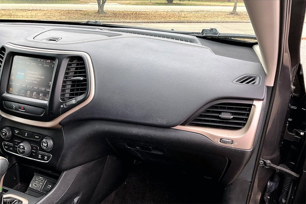 Used 2018 Jeep Cherokee Limited image 16