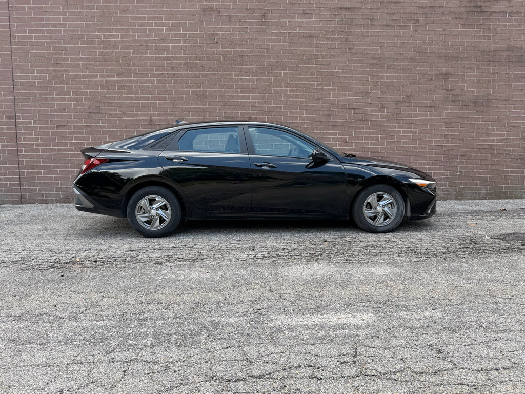 Used 2025 Hyundai Elantra SE FWD image 6
