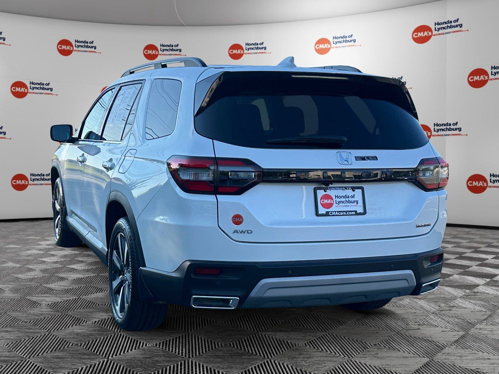 Used 2025 Honda Pilot Touring image 3