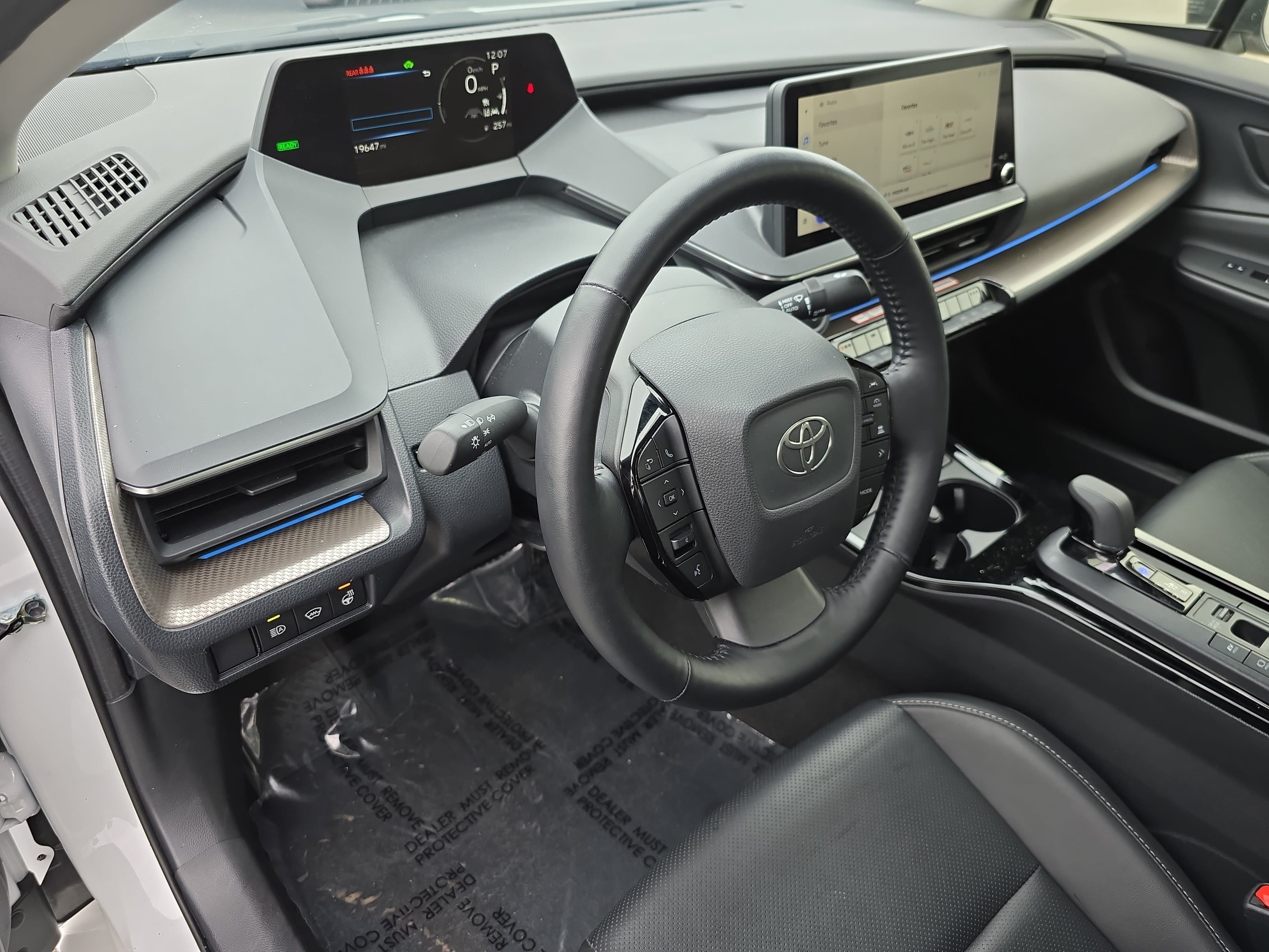 Used 2025 Toyota Prius XLE FWD image 15