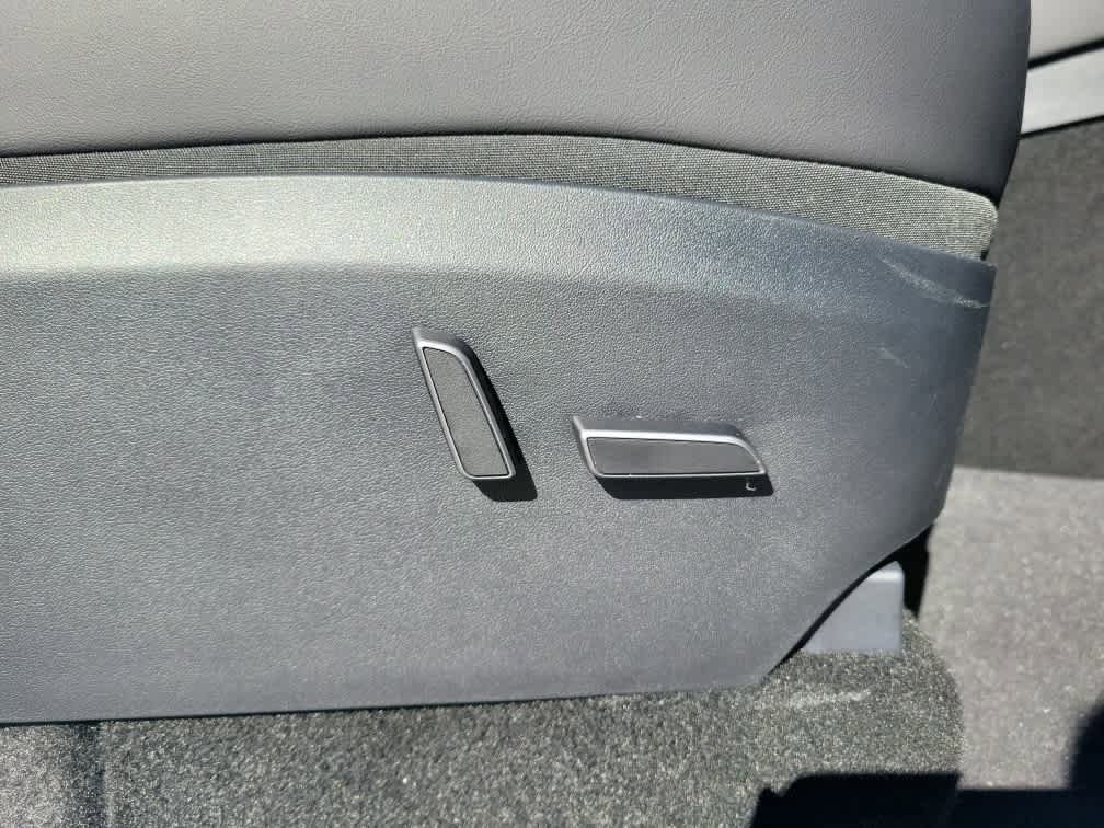 Used 2023 Tesla Model Y AWD image 31