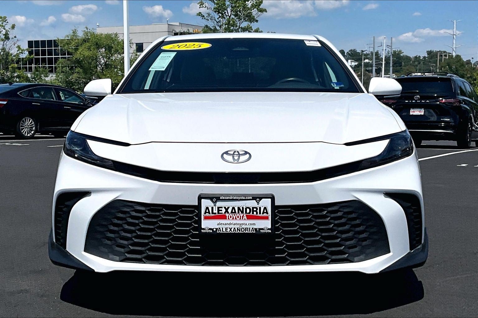 Used 2025 Toyota Camry SE w/ Convenience Package FWD image 3