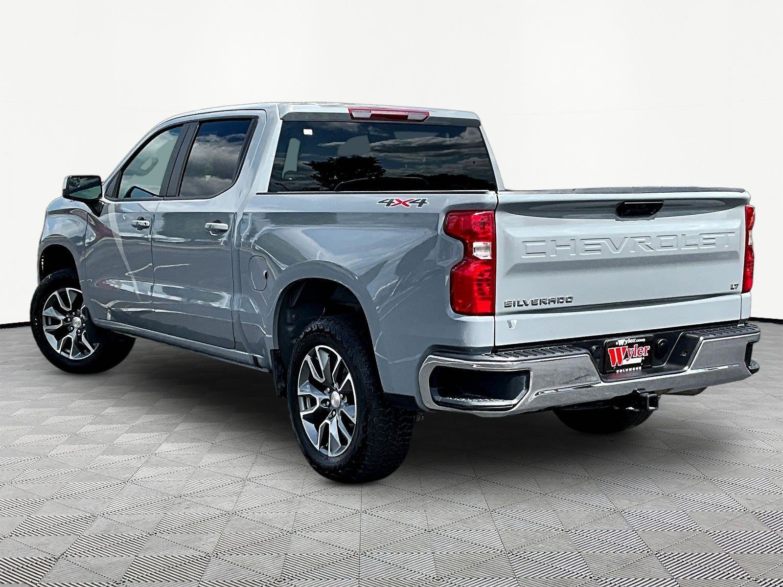 Used 2024 Chevrolet Silverado 1500 LT AWD/4WD image 4