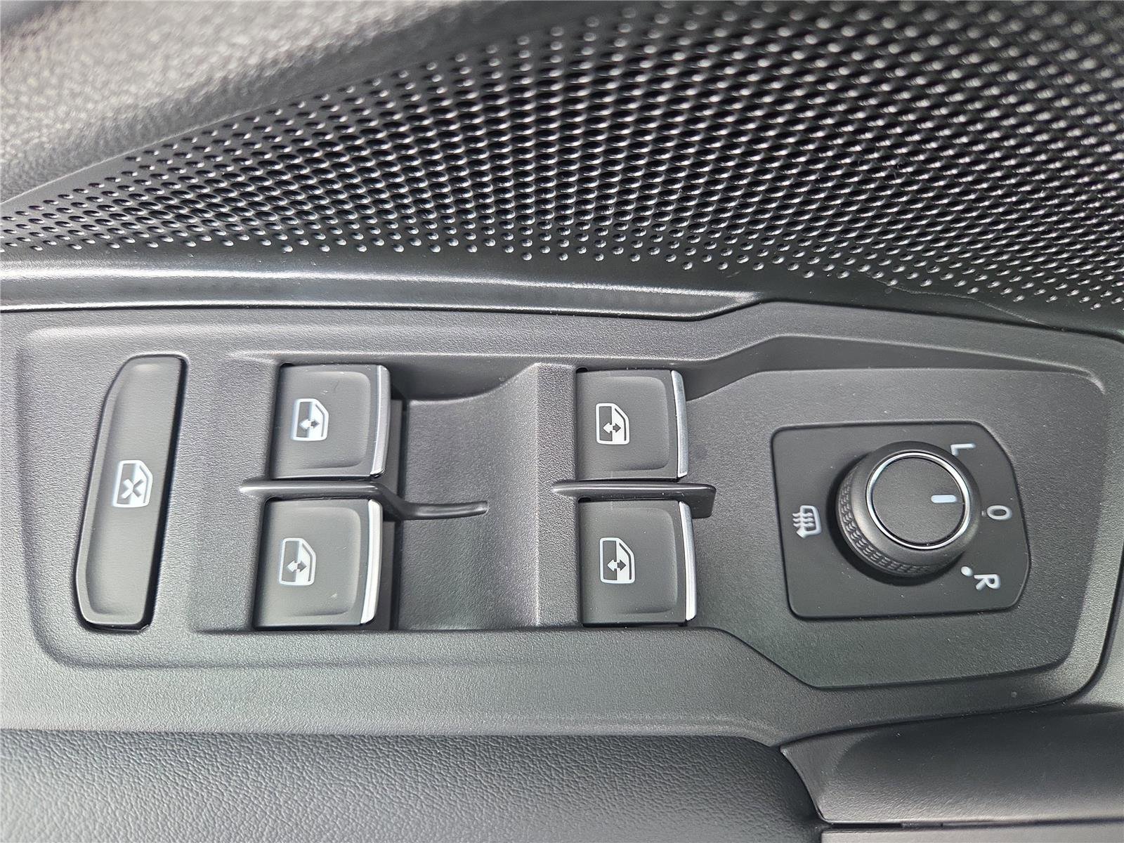 New 2026 Volkswagen Tiguan SE image 13