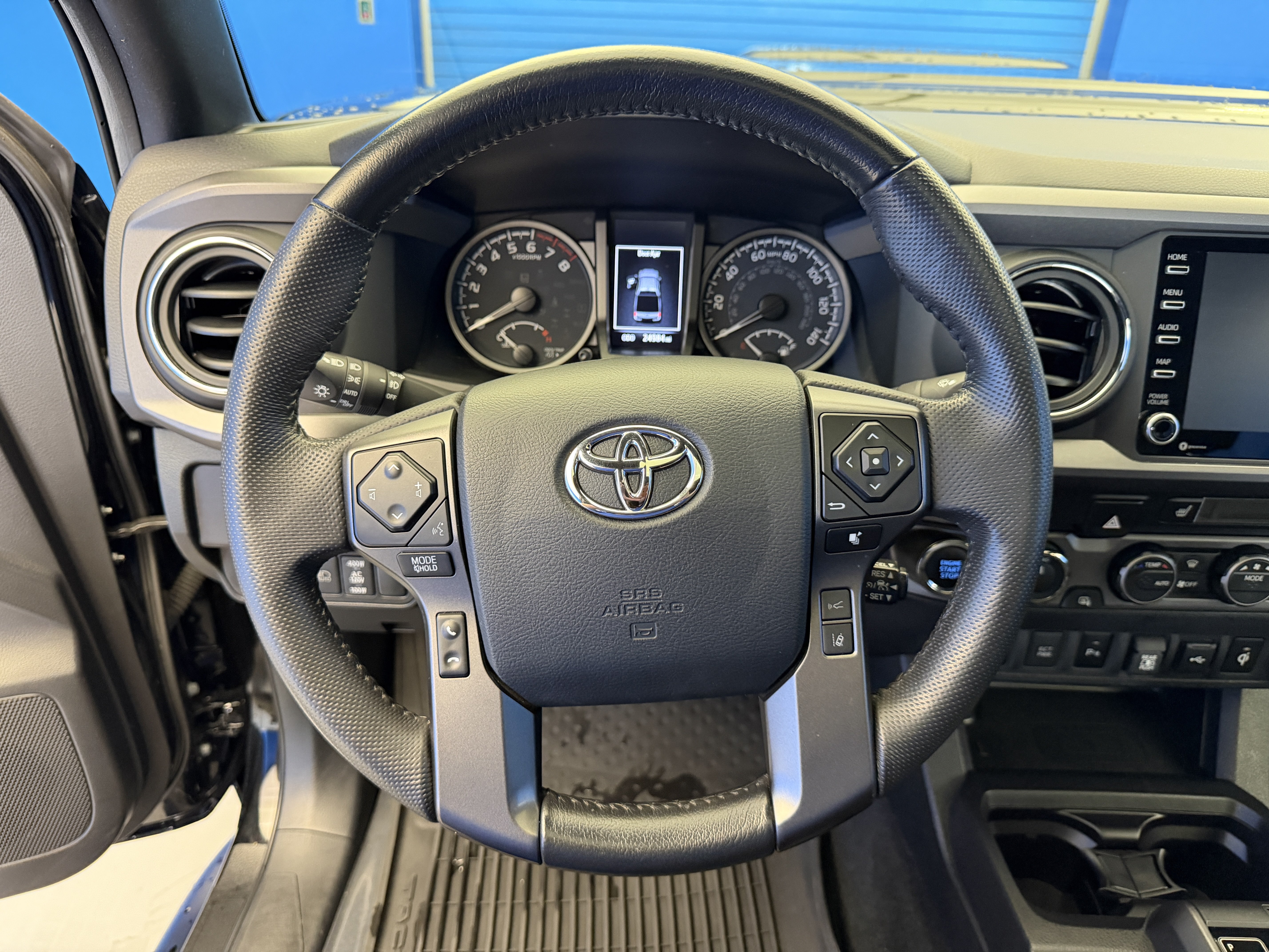 Used 2023 Toyota Tacoma TRD Sport w/ TRD Premium Sport Package AWD/4WD image 17