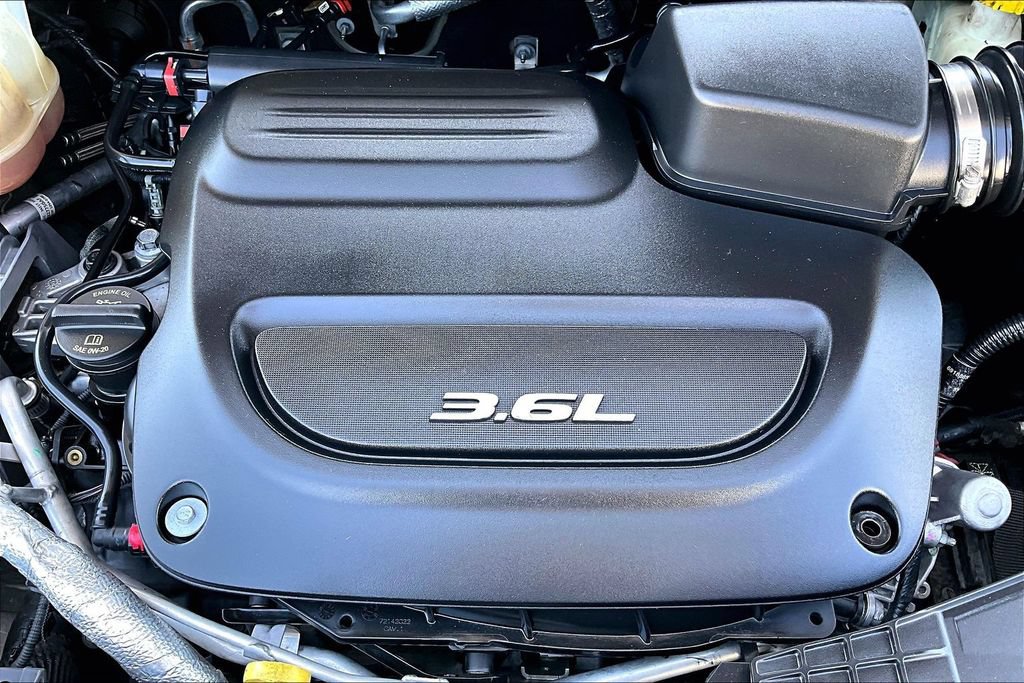Used 2018 Chrysler Pacifica Touring Plus w/ Tire & Wheel Group FWD image 32