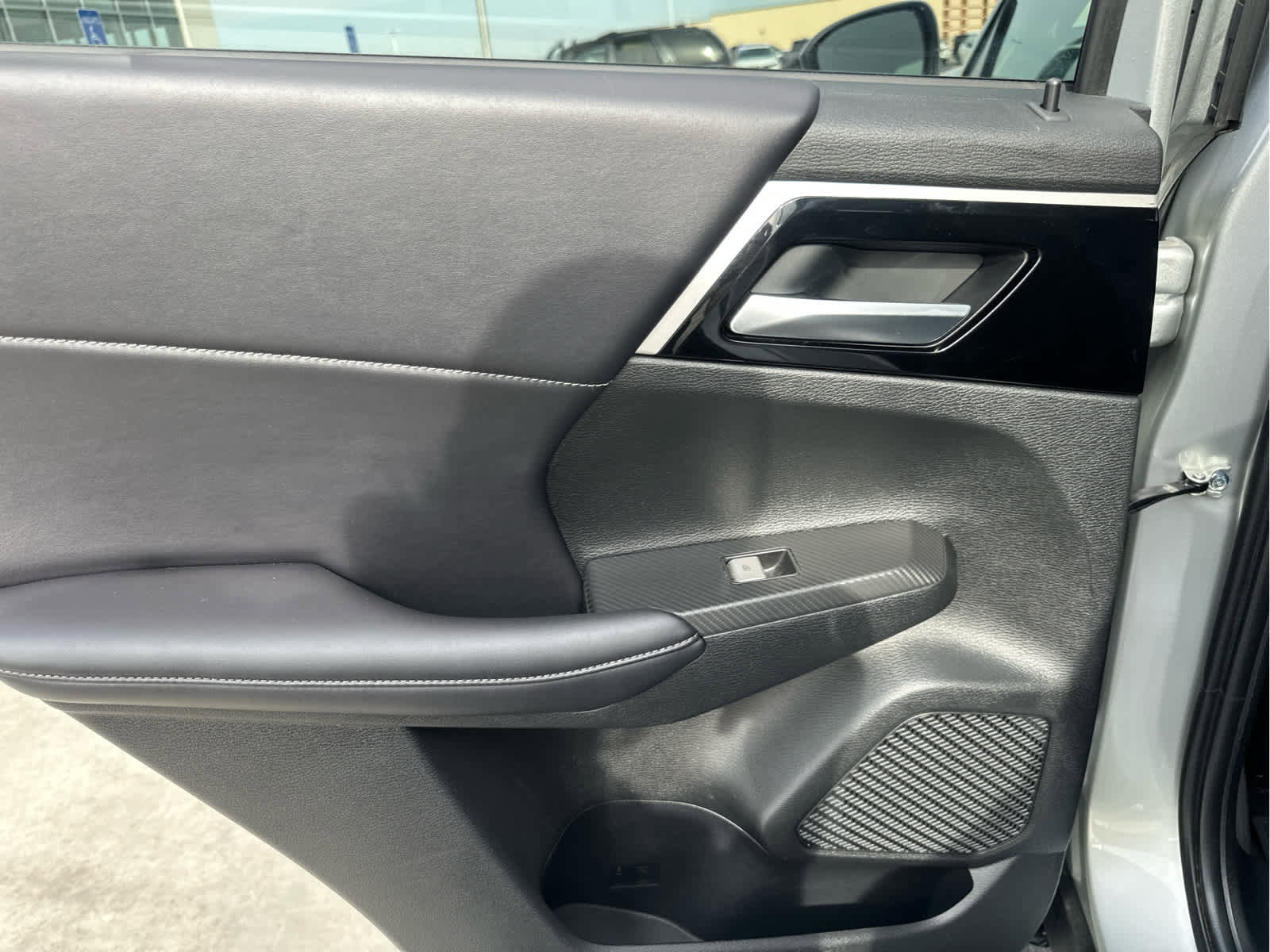 Used 2024 Mitsubishi Outlander SE image 40