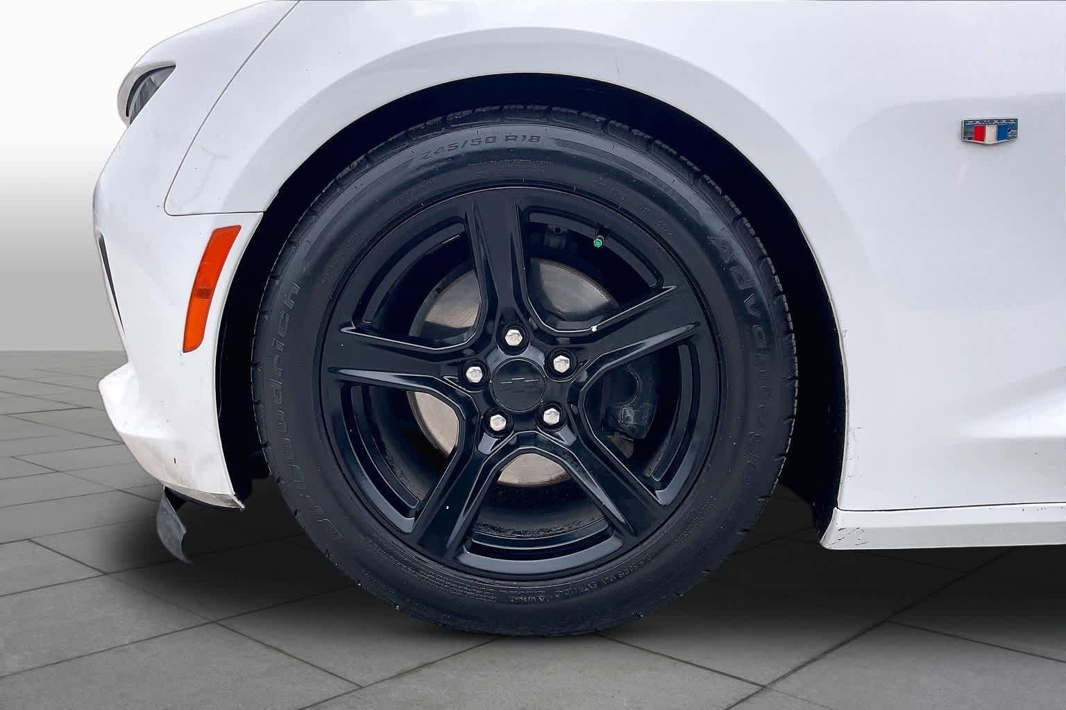 Used 2018 Chevrolet Camaro LT RWD image 10
