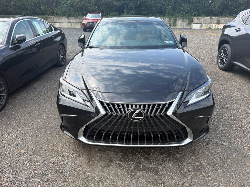 Used 2025 Lexus ES 350 w/ Premium Package FWD image 2