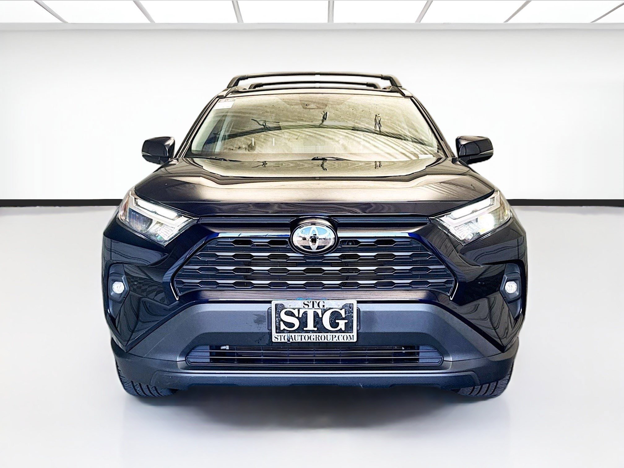 Used 2025 Toyota RAV4 XLE Premium FWD image 2