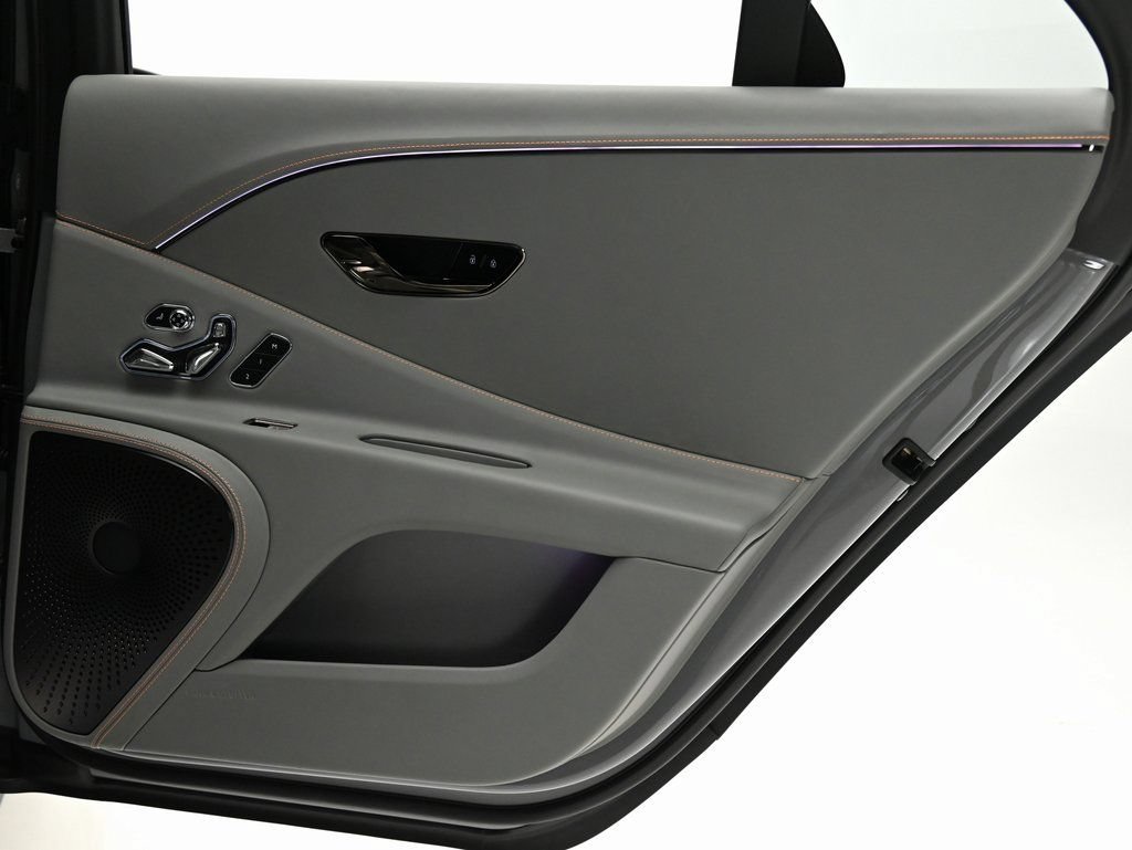 Used 2025 Bentley Flying Spur Plug-In Hybrid AWD/4WD image 25