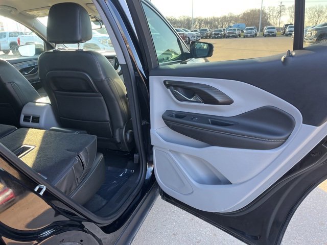 Used 2024 GMC Terrain SLT image 45
