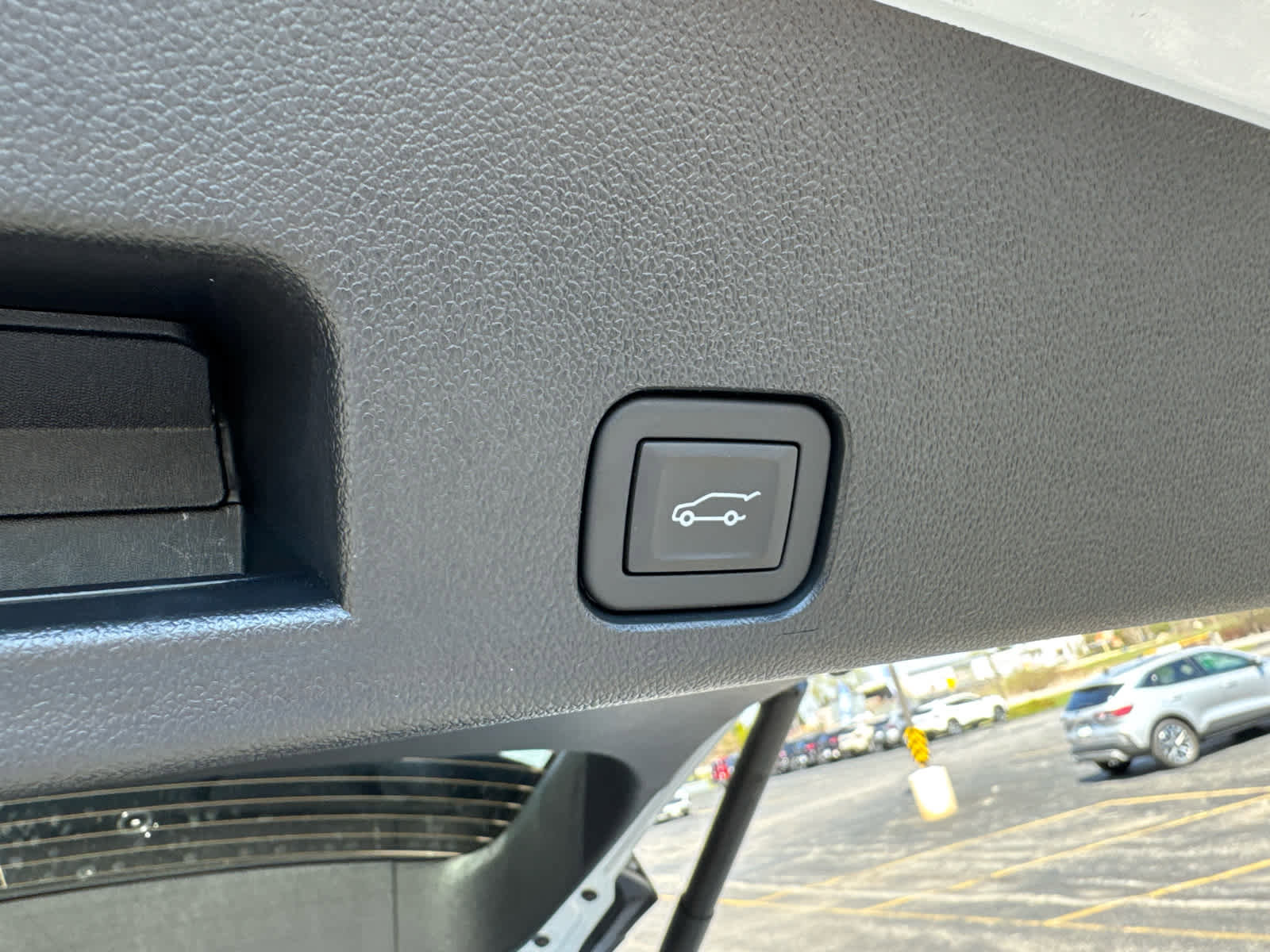 New 2026 Chevrolet Traverse LT w/ Sun and Wheel Package AWD/4WD image 16