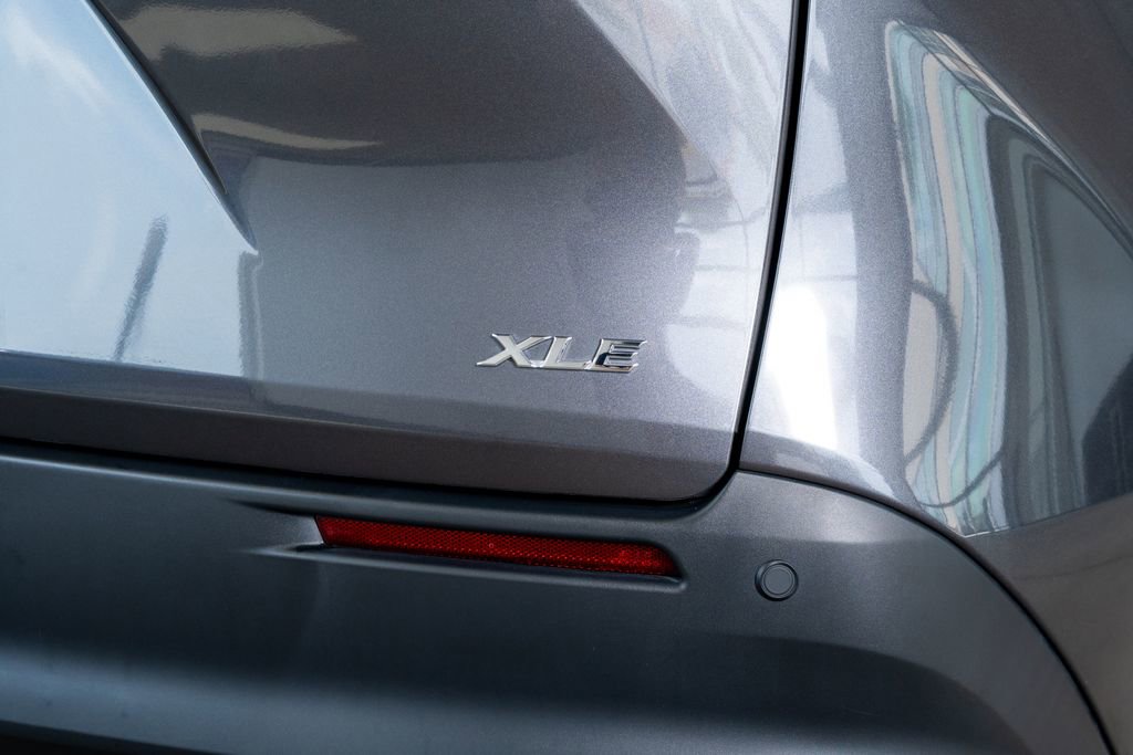 Used 2025 Toyota Sienna XLE image 11