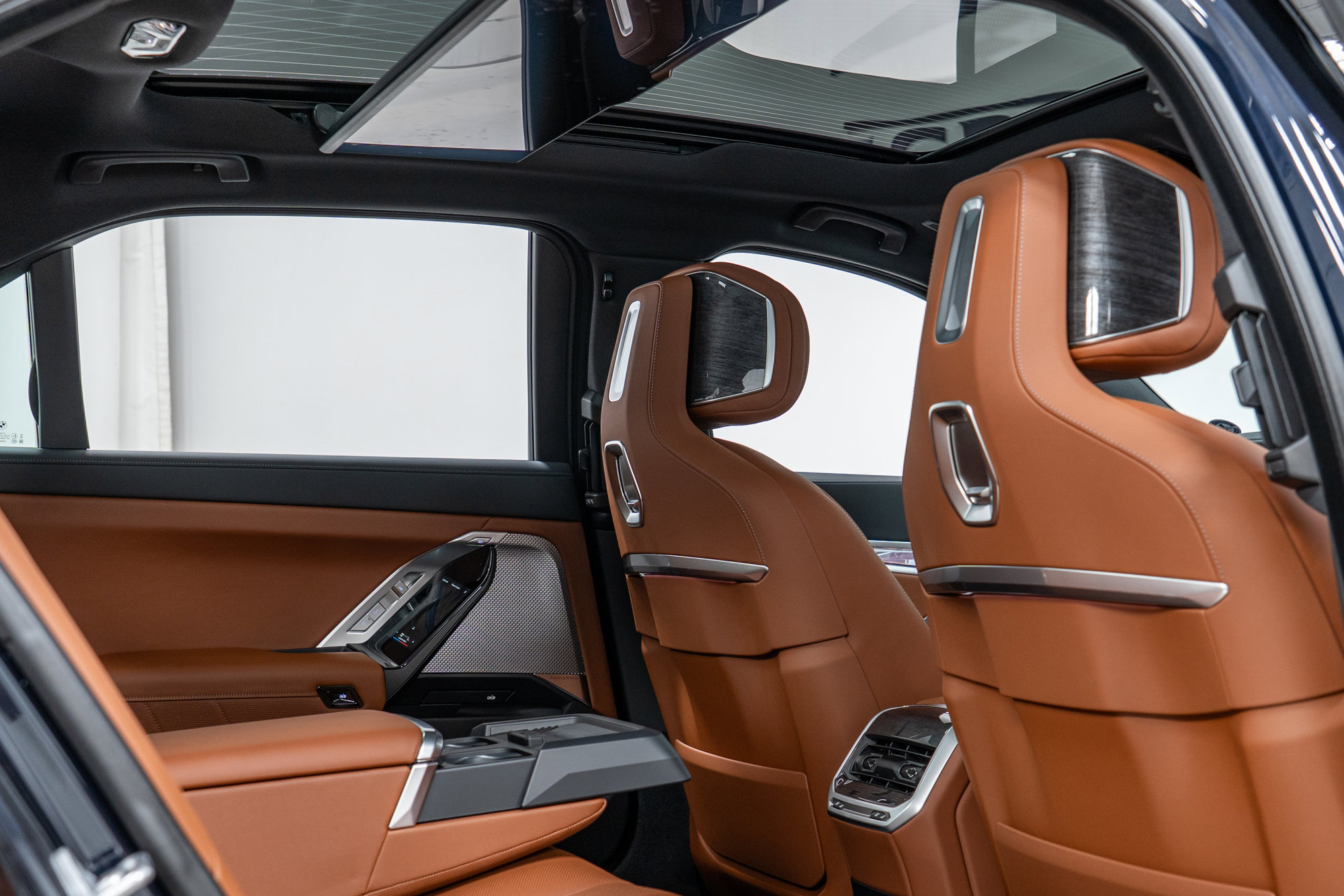 Used 2025 BMW 760i xDrive w/ Executive Package image 27