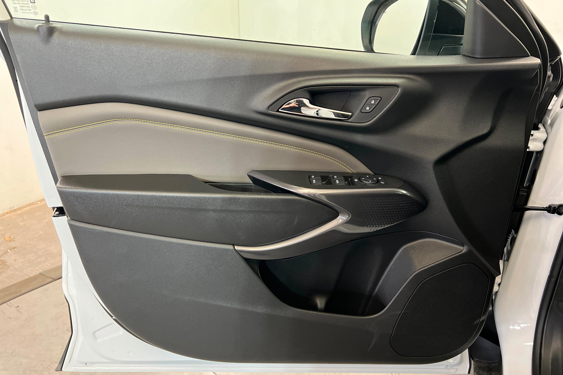 New 2026 Chevrolet Trax ACTIV w/ Sunroof Package FWD image 15