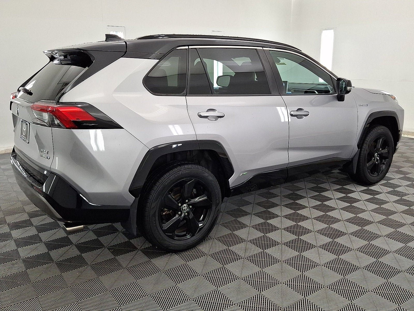Used 2021 Toyota RAV4 XSE AWD/4WD image 18