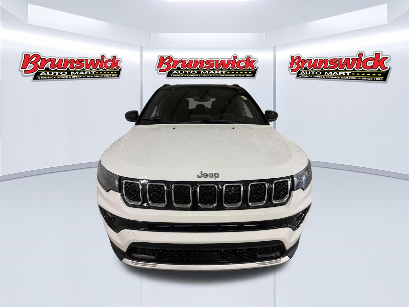 Used 2023 Jeep Compass Limited AWD/4WD image 2