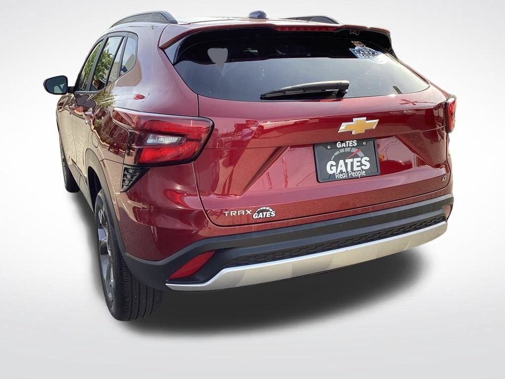 Used 2025 Chevrolet Trax LT w/ LT Convenience Package FWD image 8